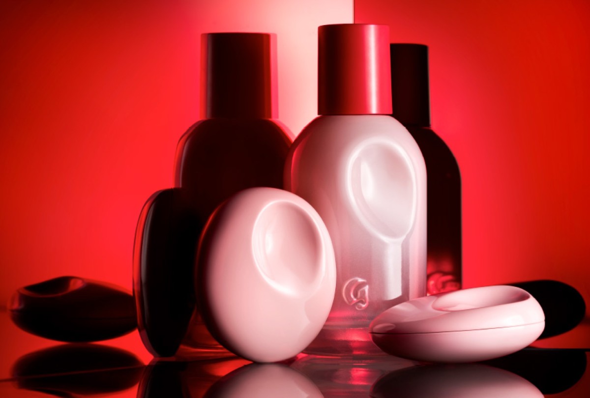 Американский бренд Glossier выпустил свой первый аромат Glossier You