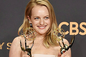 Как звезда сериала «Рассказ служанки» Элизабет Мосс готовилась к церемонии вручения Emmy