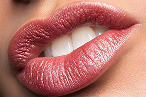 Новый оттенок помады Urban Decay поможет женщинам из бедных стран начать свой бизнес