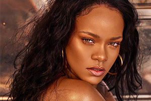 Рианна показала летнюю коллекцию Fenty Beauty на обнаженном теле