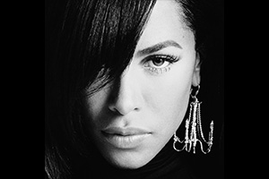 M.A.C посвятил летнюю коллекцию макияжа R&B певице Алие, которая погибла в 2001-м