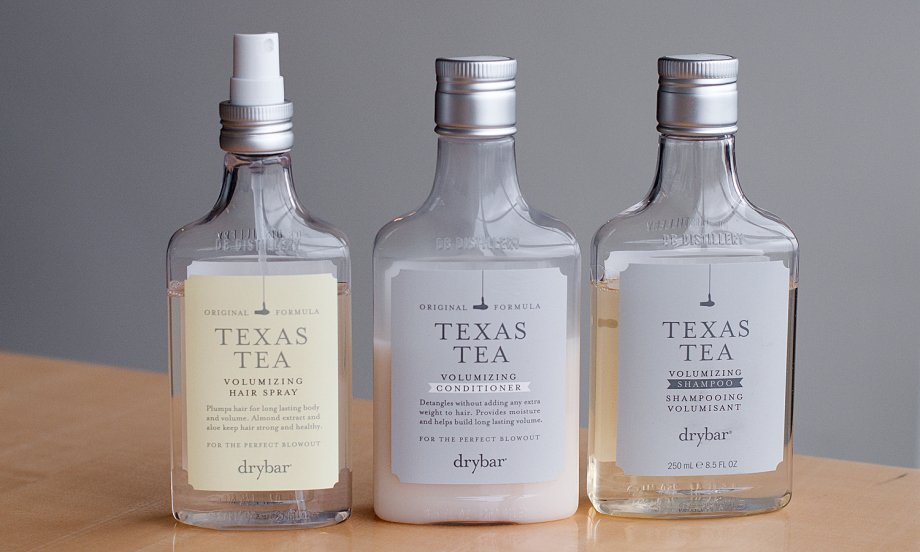 Слева направо: спрей для объема, кондиционер, шампунь Texas Tea, Drybar