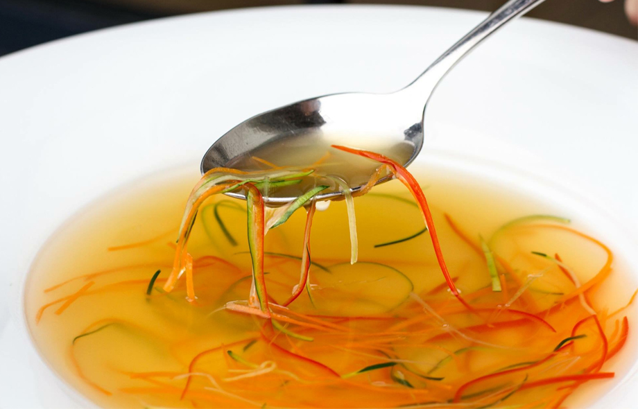 Бульон с домашним цыпленком и овощами – 85 грн