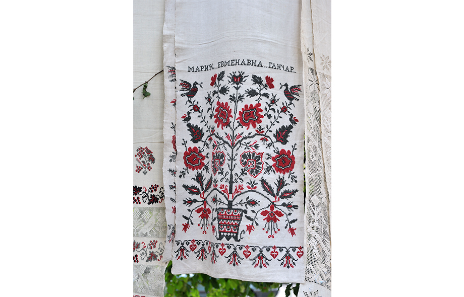 Народная вышивка