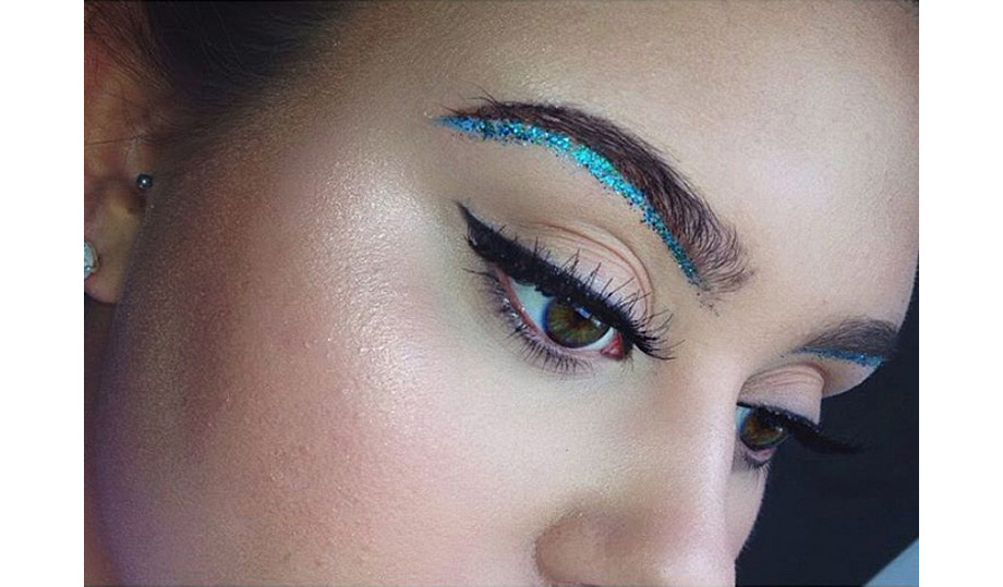 Визажист Элли Лич также подхватила тенденцию