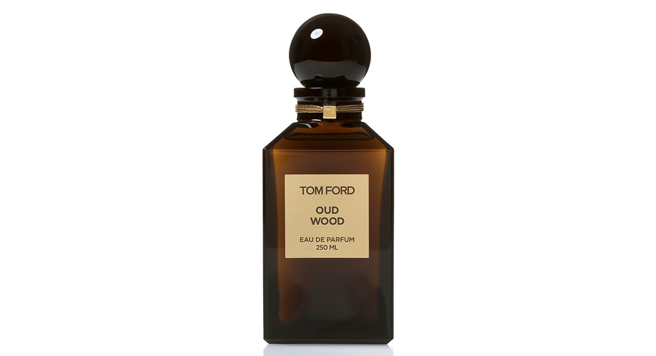 Аромат Oud Wood, Tom Ford. Композиция с удовыми нотами совершила революцию в мужской парфюмерии и сделала ее по-настоящему модной. Letu.ua, 5400 грн.