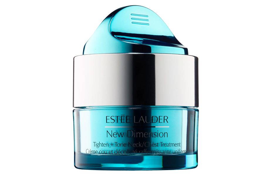 Крем для шеи и декольте New Dimension Tighten+Tone Neck/Chest Treatment, Estee Lauder. Подробности о формуле крема бренд не разглашает, зато обещает увлажнение, лифтинг и выравнивание тона кожи. Letu.ua, 1362 грн (со скидкой 50%)