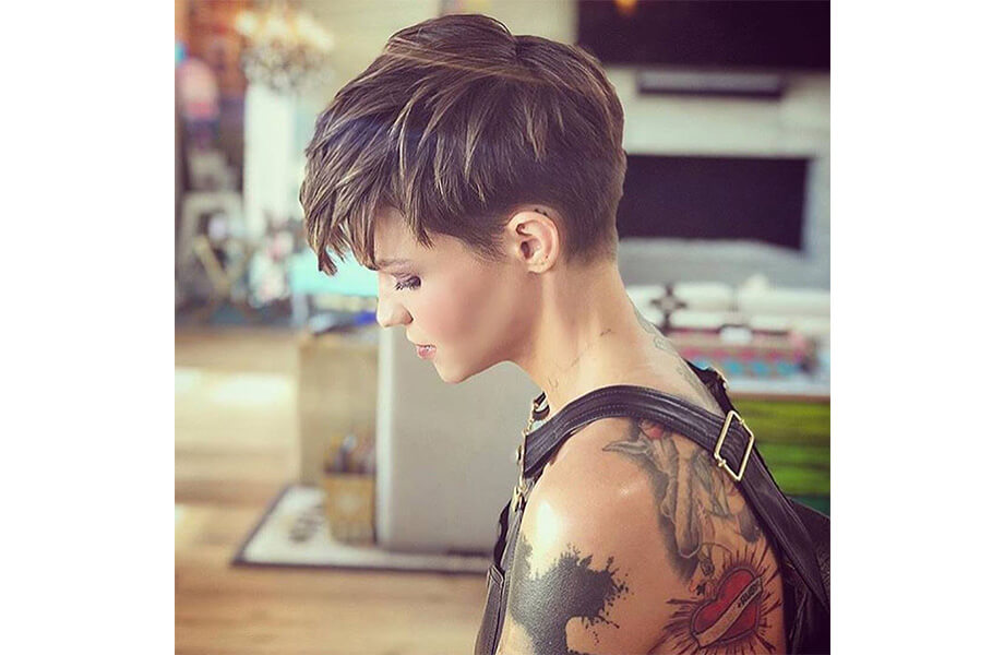 Лето 2018: самые модные женские стрижки сезона Лето 2018: самые модные женские стрижки сезона - фото