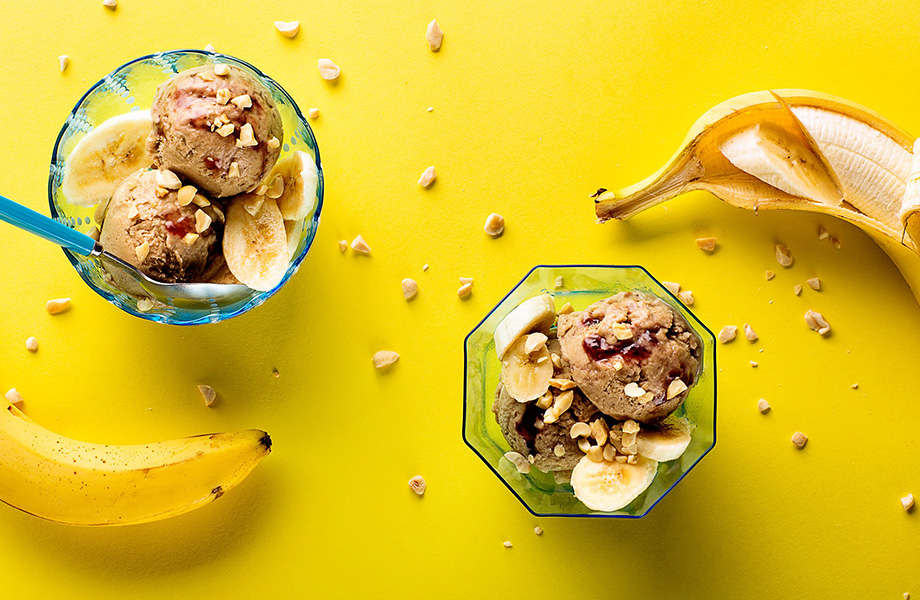 Веганські рецепт бананового морозива, приготованого в блендері