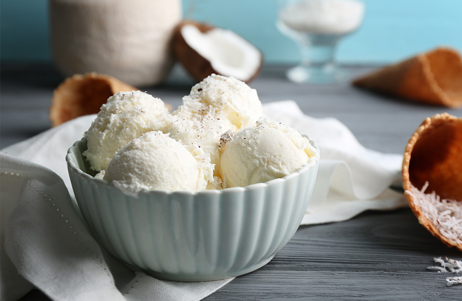 Домашнє безмолочне морозиво зі збитих кокосових вершків