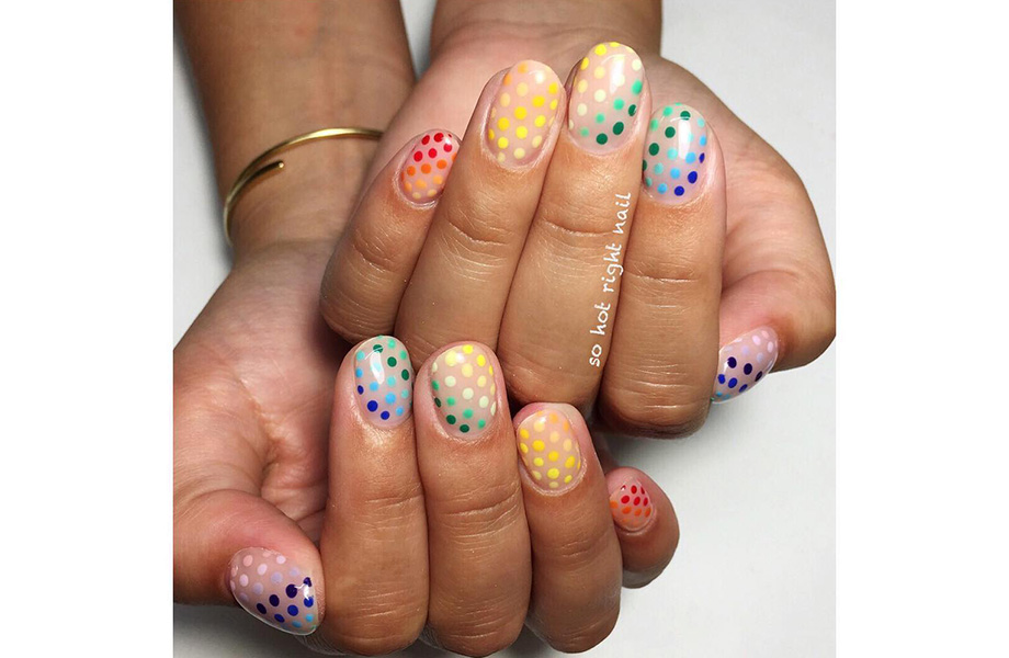 маникюр Polka dot