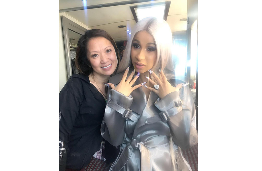 Карди Б и Дженни Буй