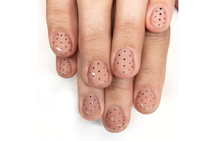 Свадебный маникюр в горошек