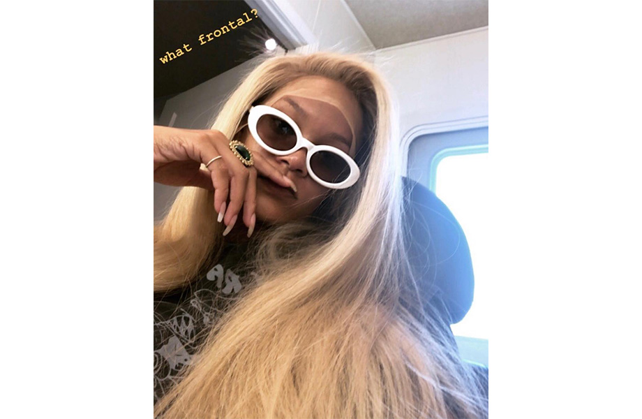 Рианна в светлом парике