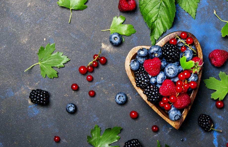 ягоды (малина, ежевика, черника)