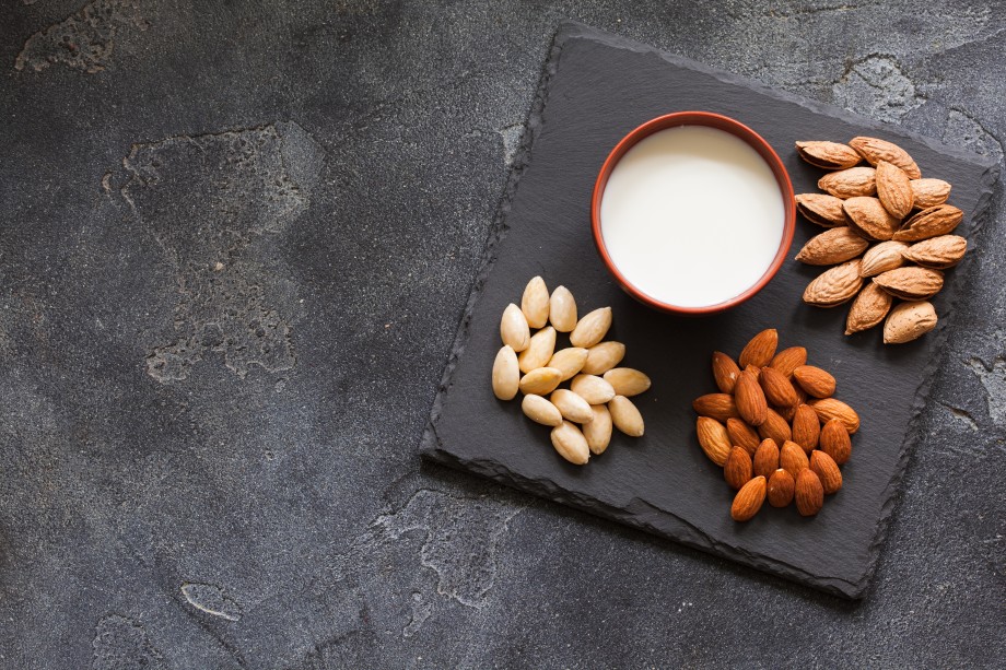 растительное молоко (миндальное, соевое, кокосовое)