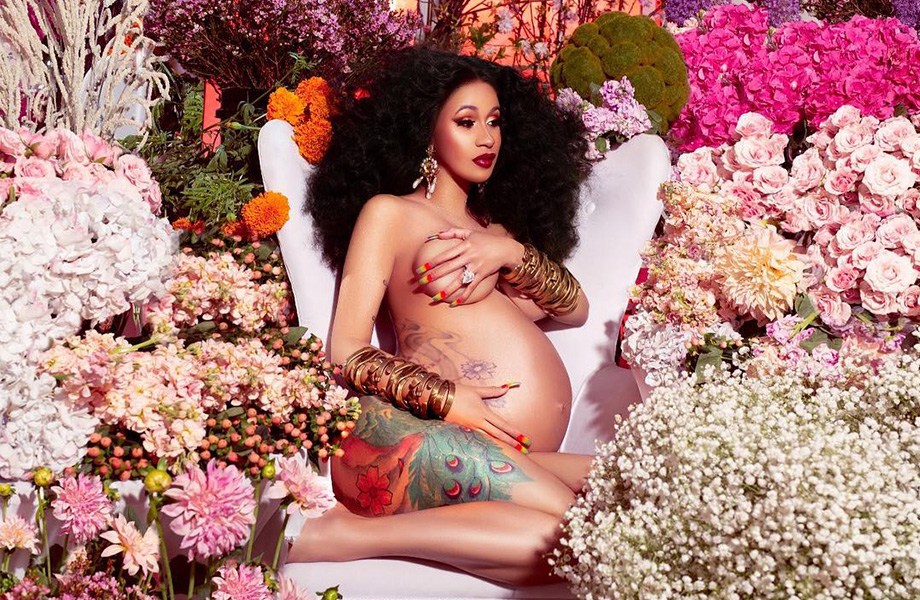 Изменился дизайн ногтей Cardi B после рождения ребенка?