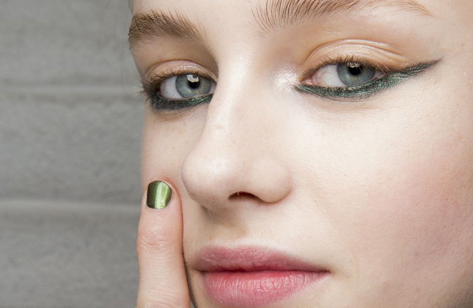 Осенний маникюр 2018 - болотный