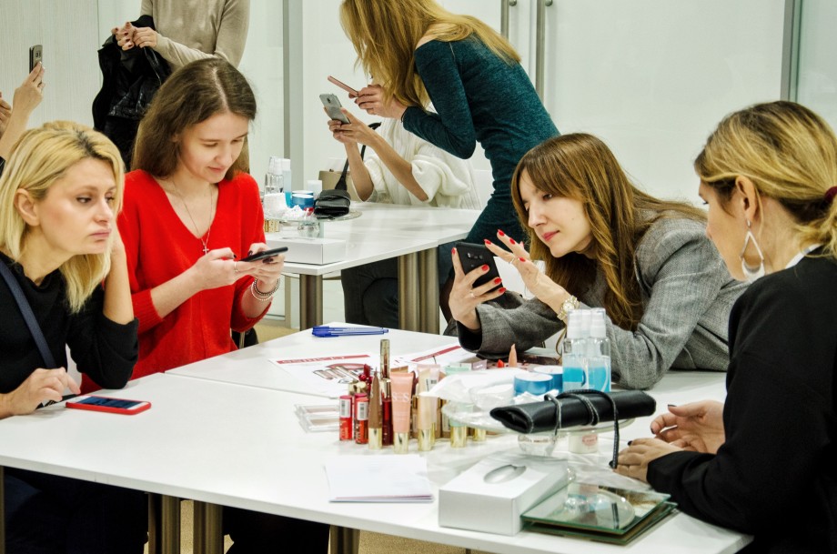 Презентация тональной основы Clarins Skin Illusion SPF 15