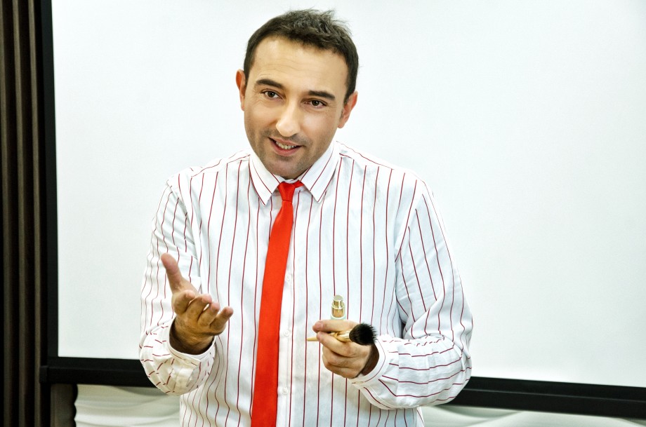 Презентация тональной основы Clarins Skin Illusion SPF 15