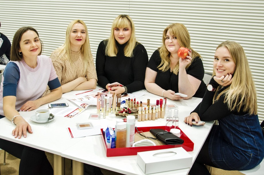 Презентация тональной основы Clarins Skin Illusion SPF 15