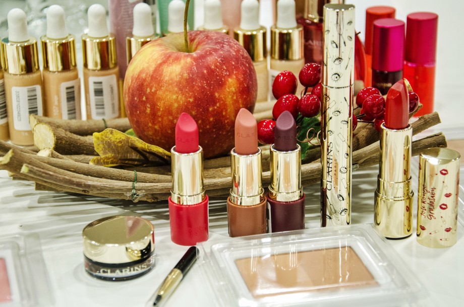 Презентация тональной основы Clarins Skin Illusion SPF 15