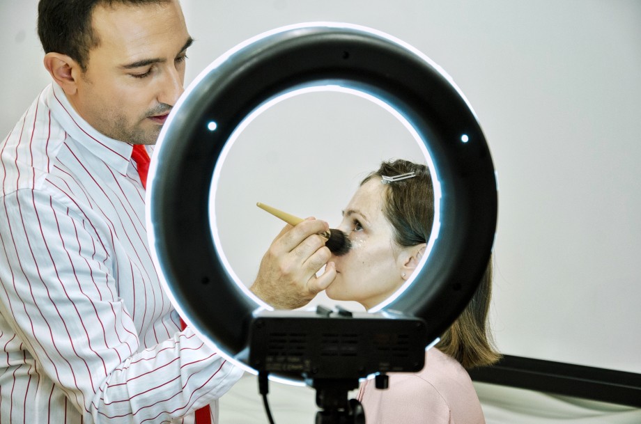 Презентация тональной основы Clarins Skin Illusion SPF 15