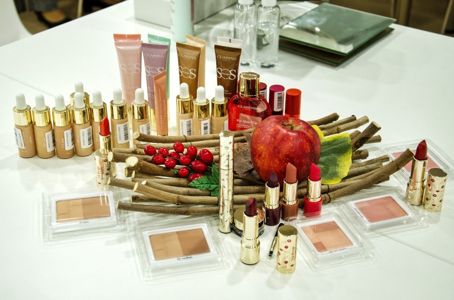 Презентация тональной основы Clarins Skin Illusion SPF 15