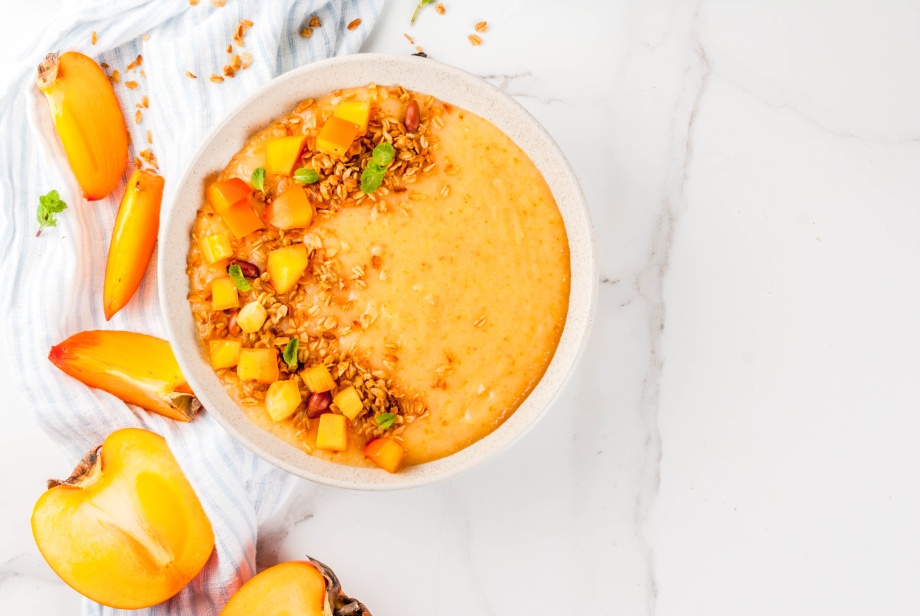 Смузи-боул с хурмой