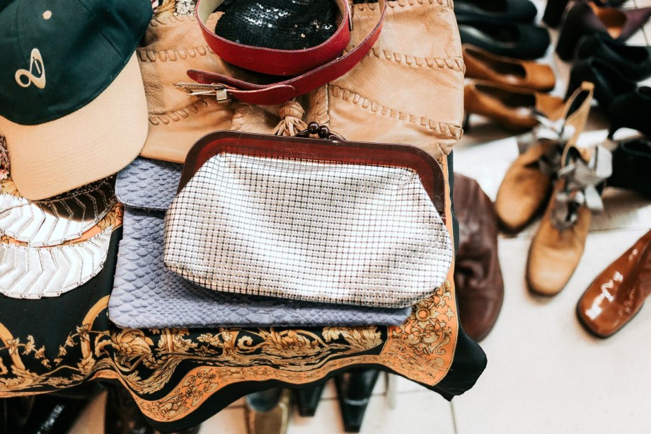 Куда отдать старые вещи в Киеве