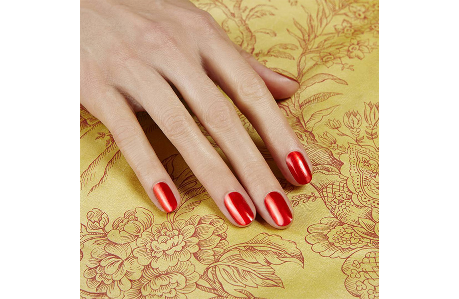 Новогодний маникюр красный