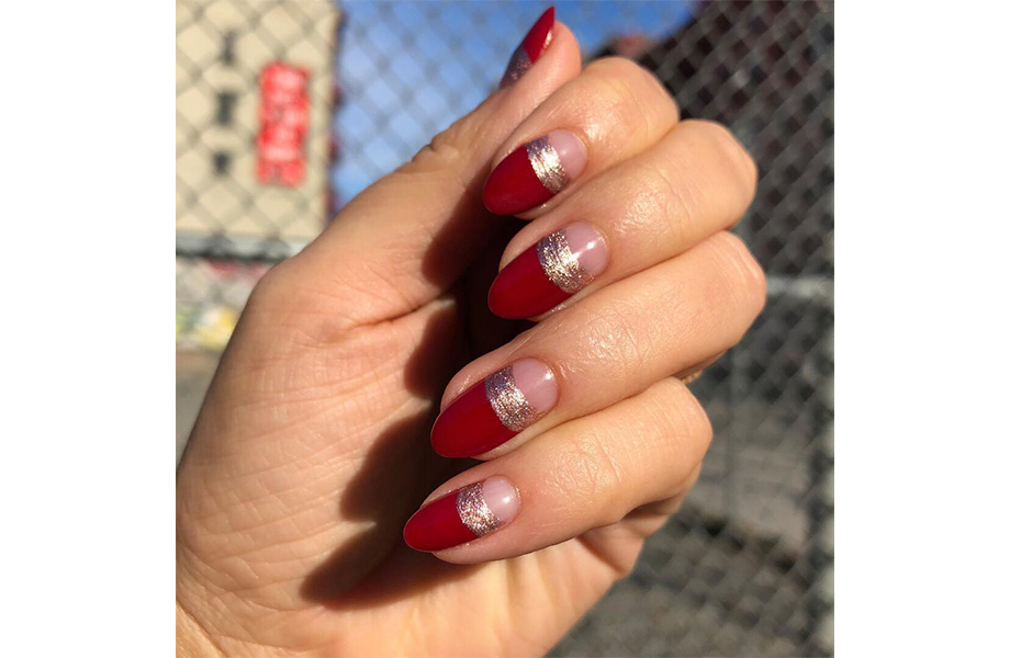 Новогодний маникюр красный с золотом