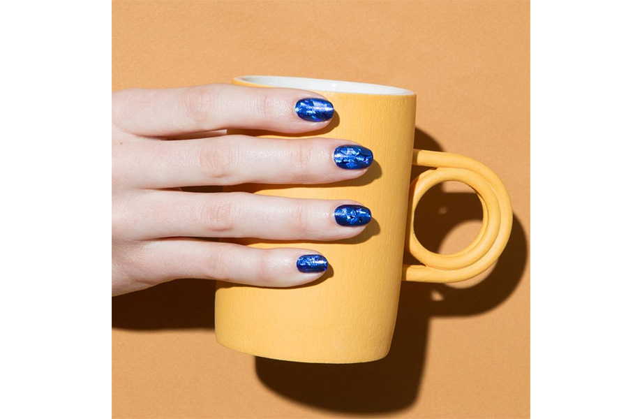 Новогодний маникюр с фольгой