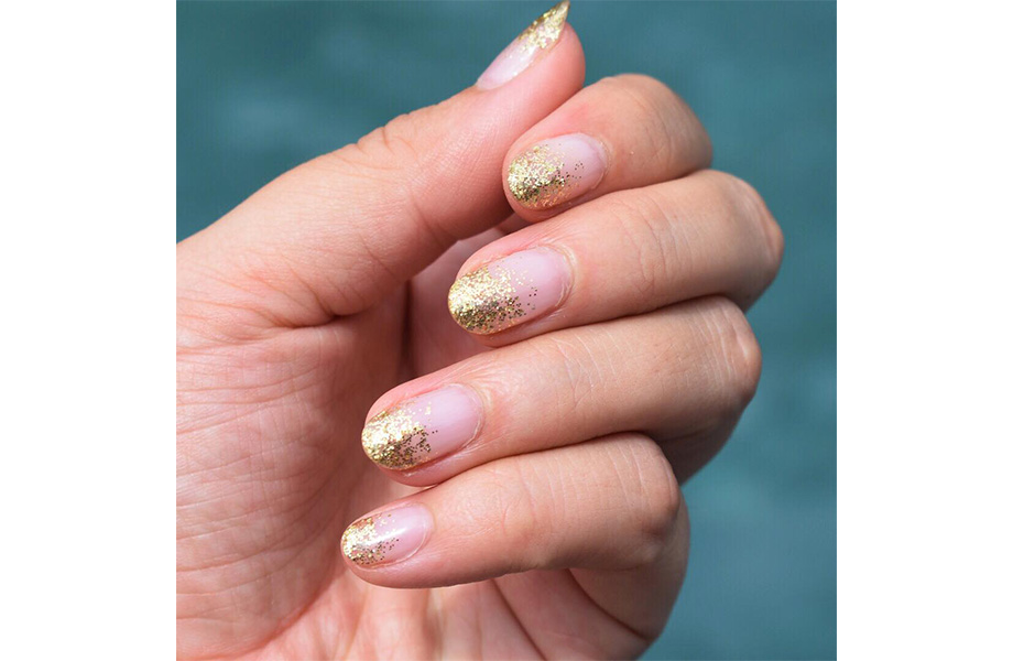 Новогодний маникюр с золотом
