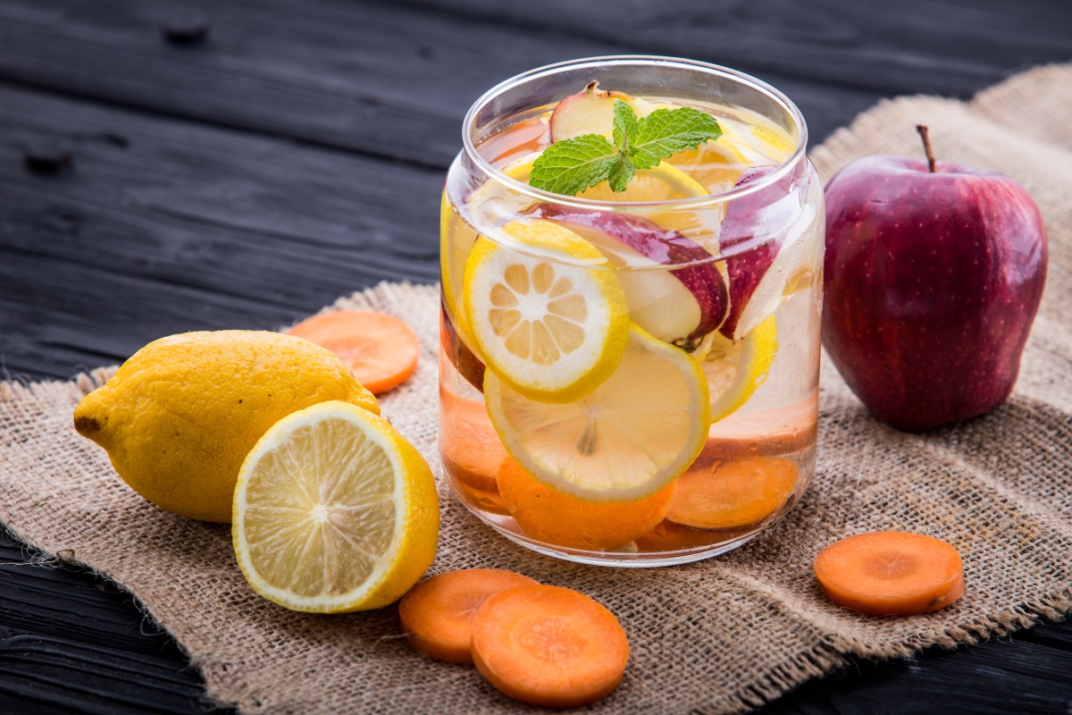 Яблуко, лимон і морква