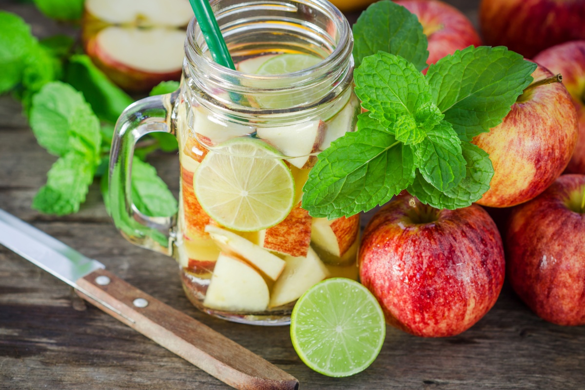Яблуко, лайм і м'ята