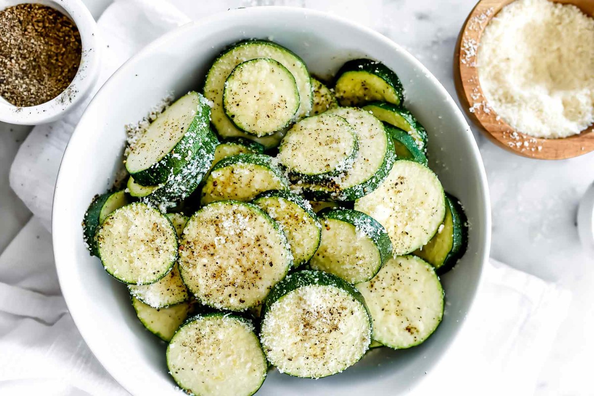 Запеченные кабачки с пармезаном