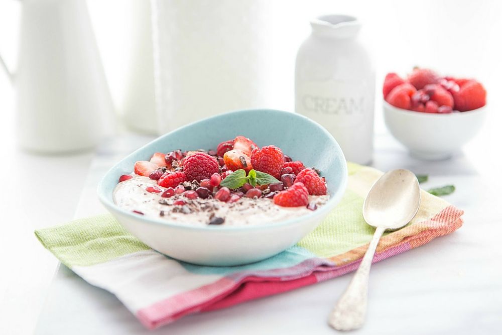 шоколадный чиа-пудинг с ягодами