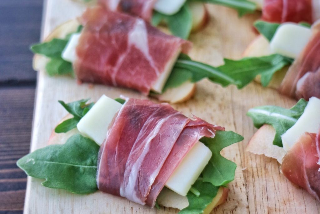 Яблука з прошуто і руколою