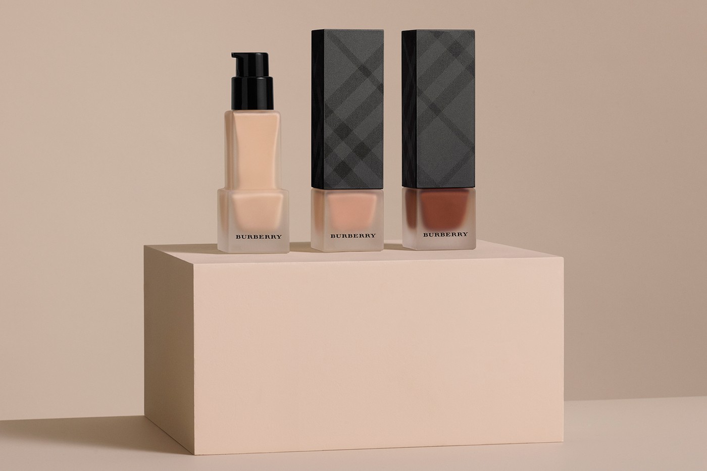 Burberry представили новый матовый тональный крем