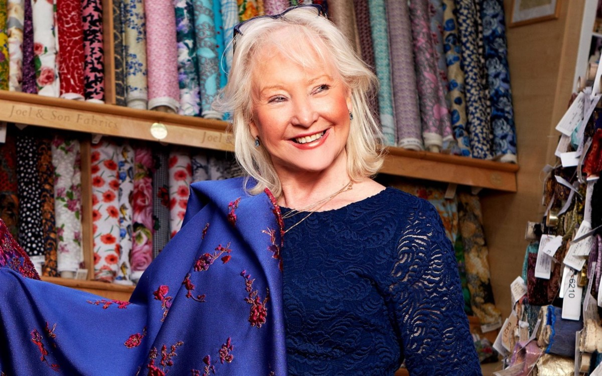 Королева Елизавета II делает макияж самостоятельно 364 дня в году