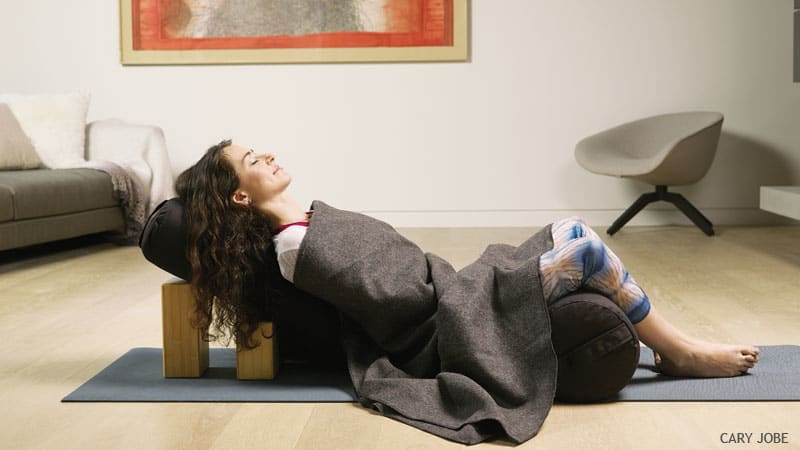 Саламба Супта Баддха Конасана