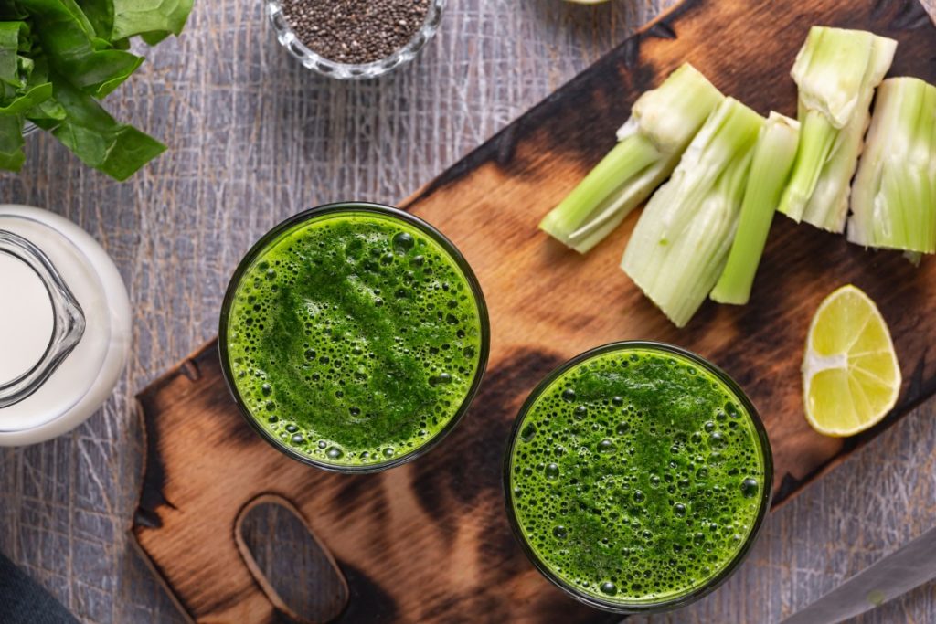 Зеленый детокс-смузи с сельдереем