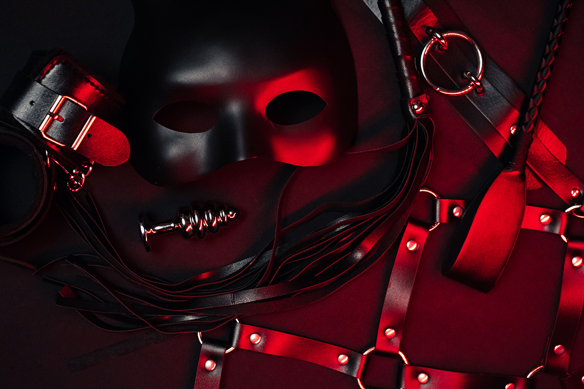 Б’є − значить любить: три причини спробувати БДСМ