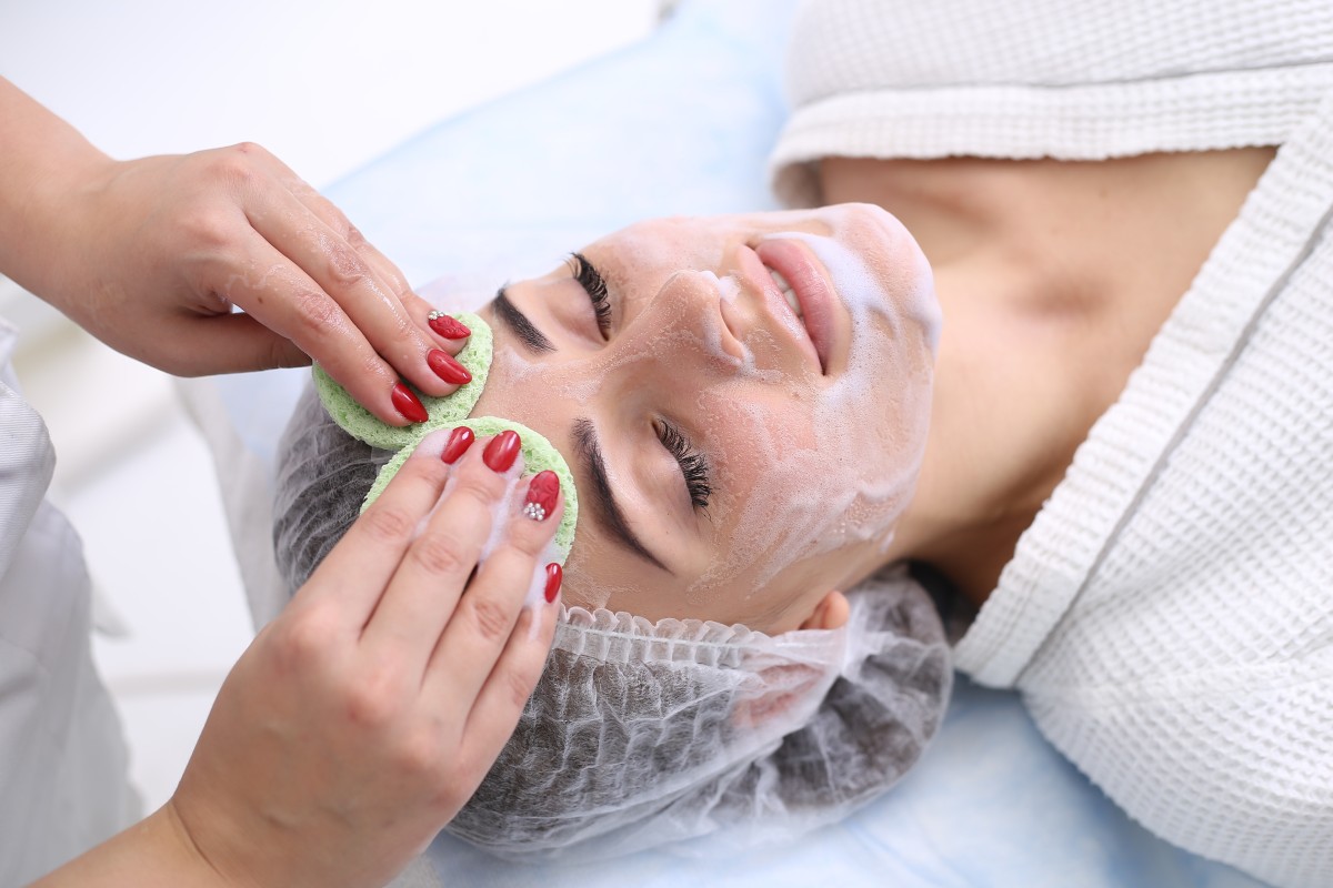 Глубокий пилинг лица: почему девушки его боятся, и чем он опасен