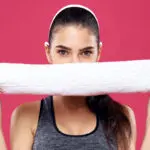 Стоит знать: что будет, если вытирать лицо полотенцем