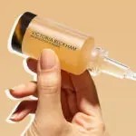 Виктория Бекхэм презентовала дебютную сыворотку для лица