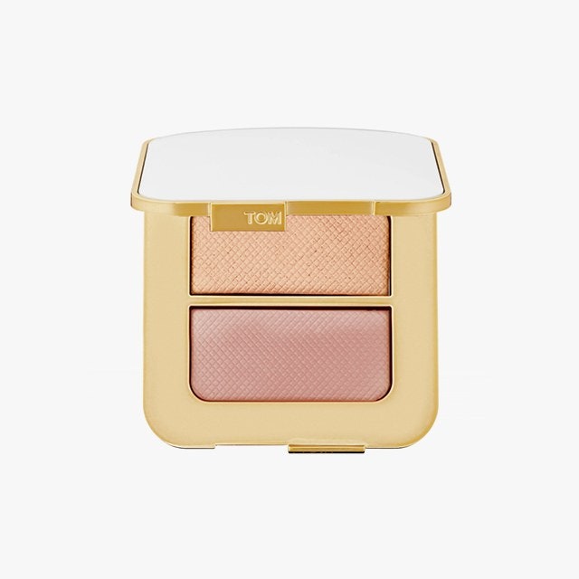 Тедди Куинливан показывает, как сделать вечерний макияж дома (видео)