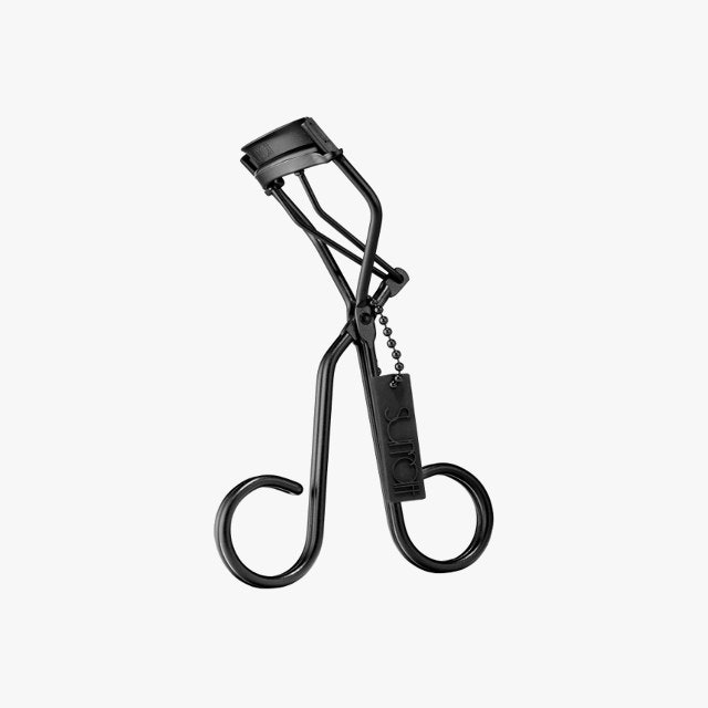 Тедди Куинливан показывает, как сделать вечерний макияж дома (видео)