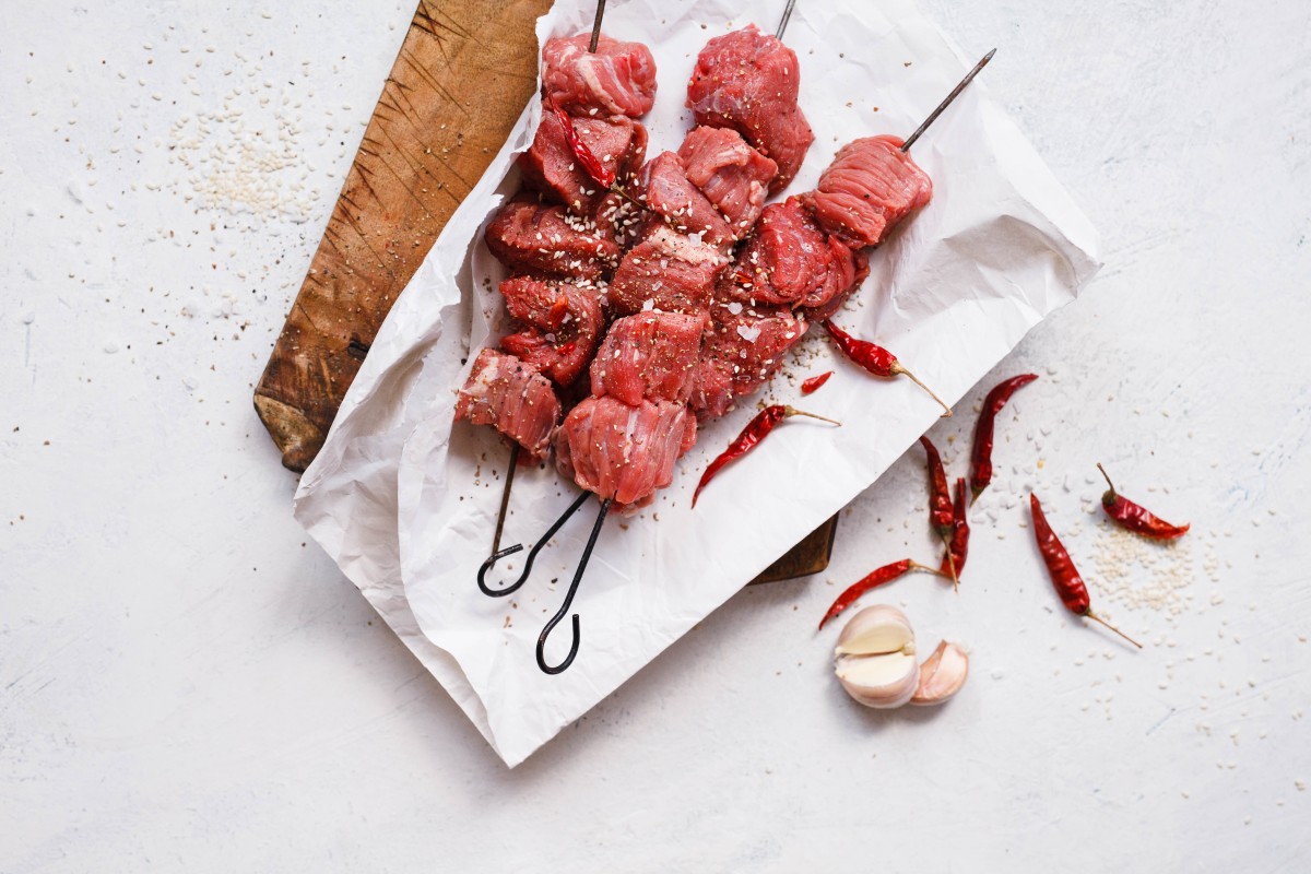 Маринады для шашлыка: 5 универсальных рецептов